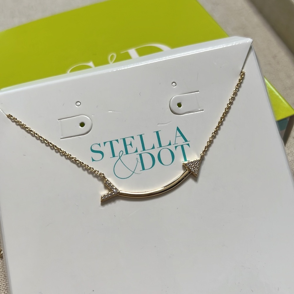 Stella & Dot Gold Arrow Bar Necklace
